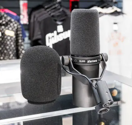 Shure - SM7B Large Diaphragm Cardioid Dynamic Microphone